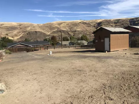 1114 Kings Ln, Asotin, WA 99402