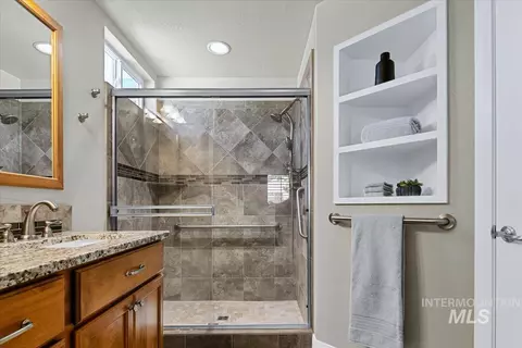Bath - 5850 W Rotherham Dr, Eagle, ID 83616 photo 2 of 3