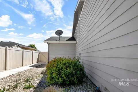 Exterior - 5850 W Rotherham Dr, Eagle, ID 83616 photo 7 of 10