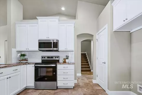 Entry Way - 5850 W Rotherham Dr, Eagle, ID 83616 photo 3 of 4