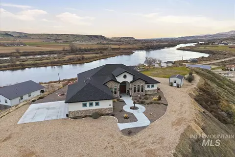 8065 Moonshine Ln, Marsing, ID 83639