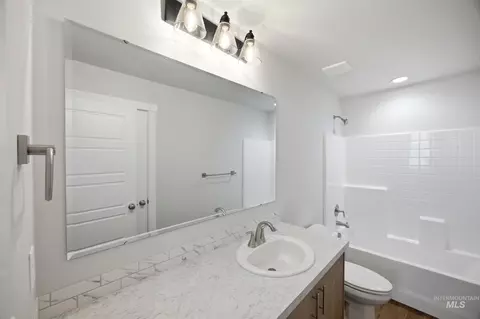 Bath - 7326 W Trumbull Ct, Eagle, ID 83616 photo 2 of 2