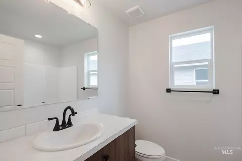 Bath - 7471 W Trumbull Ct, Eagle, ID 83616 photo 2 of 2