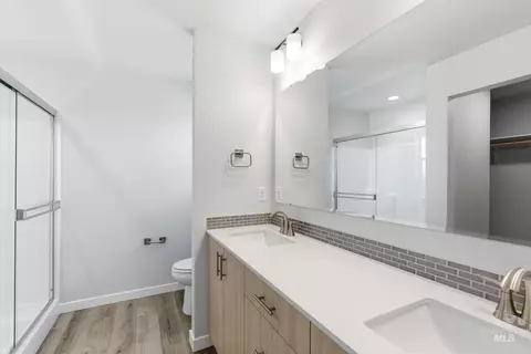 Bath - 7462 W Trumbull Ct, Eagle, ID 83616 photo 5 of 5