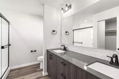 Bath - 7462 W Trumbull Ct, Eagle, ID 83616 photo 1 of 3