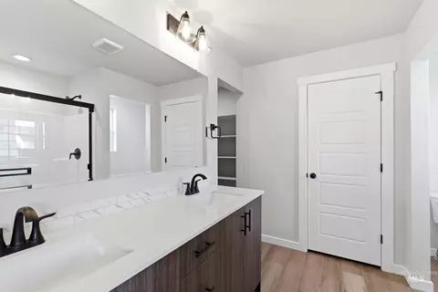 Bath - 7458 W Trumbull Ct, Eagle, ID 83616 photo 2 of 3
