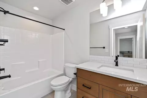 Bath - 6381 N Birch Run Ln, Eagle, ID 83616 photo 7 of 7