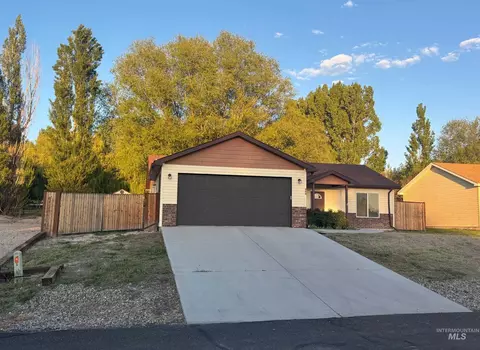 200 River Rock Pl, Hagerman, ID 83332