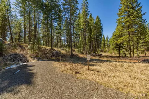 9 Collins Ct, Mccall, ID 83638 photo 2
