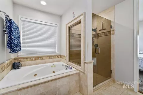 Bath - 2477 W Conifer St, Eagle, ID 83616 photo 2 of 3
