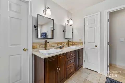 Bath - 2477 W Conifer St, Eagle, ID 83616 photo 1 of 3