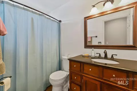 Bath - 2477 W Conifer St, Eagle, ID 83616 photo 3 of 3