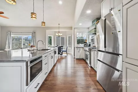 Kitchen - 2477 W Conifer St, Eagle, ID 83616 photo 2 of 3