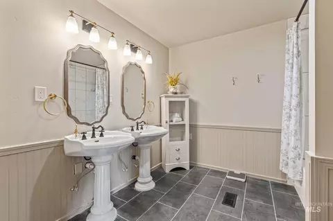 Bath - 424 W Main St, Weiser, ID 83672 photo 2 of 3