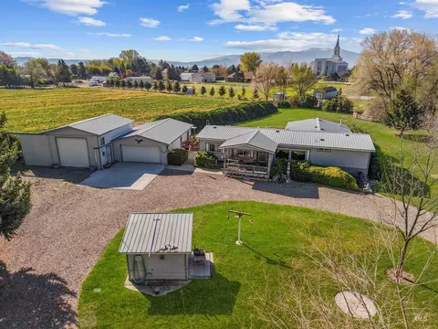 141 Hilltop Ct, Burley, ID 83318