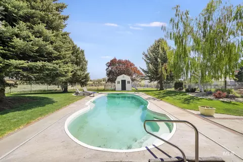 Exterior - 88 Sunnyside Dr, Jerome, ID 83338 photo 5 of 14