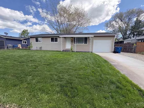 9 Villa Dr, Middleton, ID 83644
