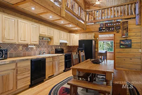 Kitchen - 461 Hilltop Rd, Cascade, ID 83611 photo 1 of 1