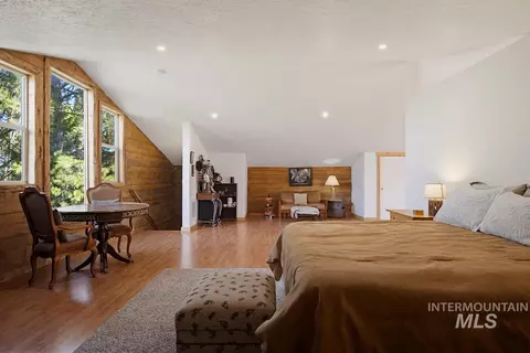 Bedroom - 461 Hilltop Rd, Cascade, ID 83611 photo 5 of 6