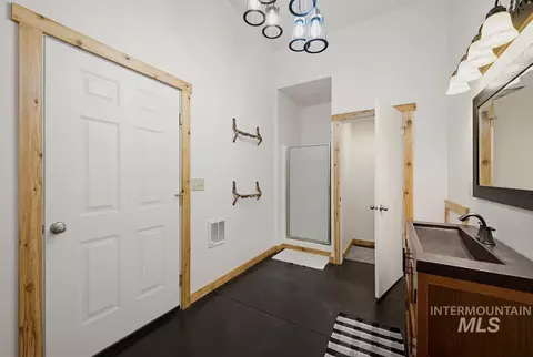 Bath - 461 Hilltop Rd, Cascade, ID 83611 photo 3 of 3