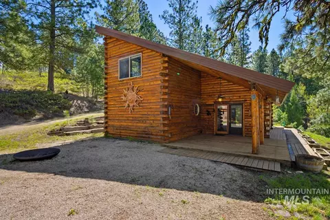 461 Hilltop Rd, Cascade, ID 83611