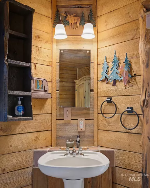 Bath - 461 Hilltop Rd, Cascade, ID 83611 photo 1 of 3