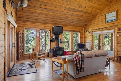 Living - 461 Hilltop Rd, Cascade, ID 83611 photo 2 of 3