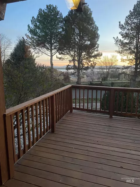 10424 Duck Ln, Nampa, ID 83686