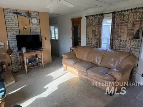 Living - 140 Brownlee Loop Rd, Horseshoe Bend, ID 83629 photo 2 of 2