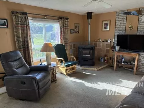 Living - 140 Brownlee Loop Rd, Horseshoe Bend, ID 83629 photo 1 of 2