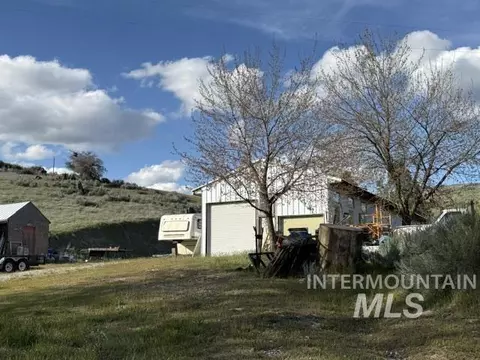 Exterior - 140 Brownlee Loop Rd, Horseshoe Bend, ID 83629 photo 2 of 8