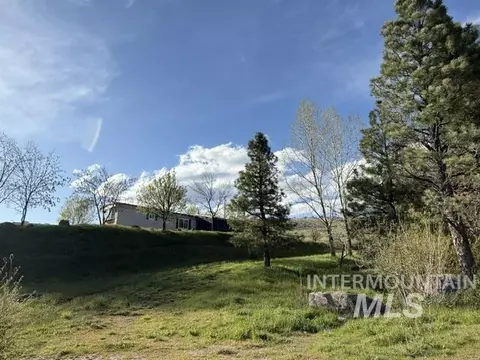 Exterior - 140 Brownlee Loop Rd, Horseshoe Bend, ID 83629 photo 7 of 8