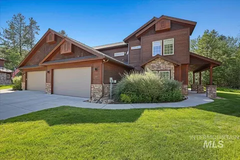 622 Blue Water Cir, Mccall, ID 83638