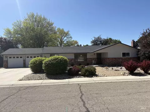 5393 N Fieldcrest Dr, Boise, ID 83704