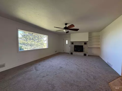 Living - 1119 E 3600 N, Buhl, ID 83316 photo 1 of 9