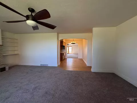 Living - 1119 E 3600 N, Buhl, ID 83316 photo 5 of 9
