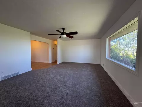 Living - 1119 E 3600 N, Buhl, ID 83316 photo 4 of 9