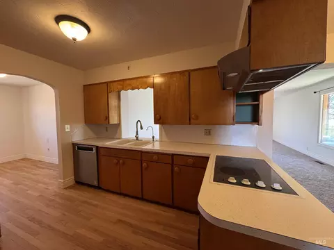 Kitchen - 1119 E 3600 N, Buhl, ID 83316 photo 5 of 6