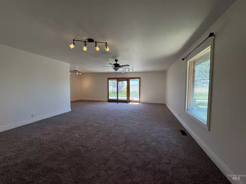 Living - 1119 E 3600 N, Buhl, ID 83316 photo 7 of 9