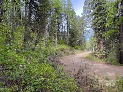 45 Landale Ln, Cascade, ID 83611