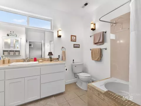 Bath - 10885 Callender Rd, Cascade, ID 83611 photo 2 of 2