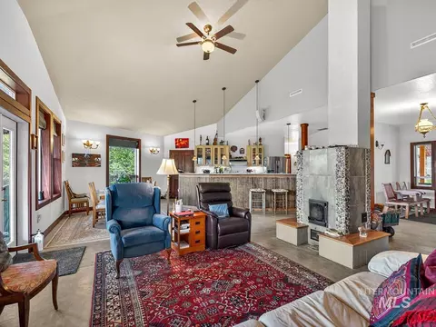 Living - 10885 Callender Rd, Cascade, ID 83611 photo 2 of 3