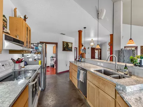 Kitchen - 10885 Callender Rd, Cascade, ID 83611 photo 4 of 4