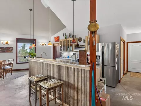 Kitchen - 10885 Callender Rd, Cascade, ID 83611 photo 2 of 4