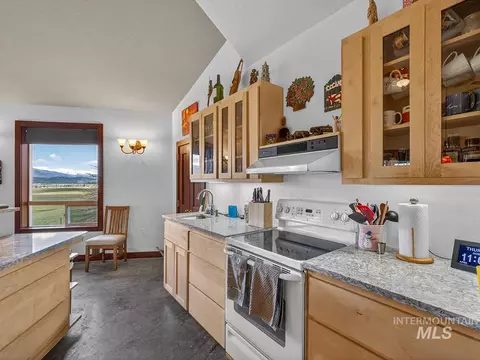 Kitchen - 10885 Callender Rd, Cascade, ID 83611 photo 3 of 4
