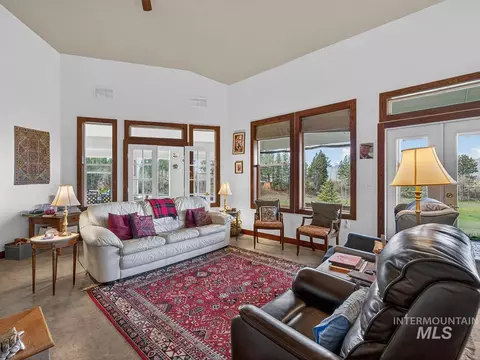 Living - 10885 Callender Rd, Cascade, ID 83611 photo 3 of 3