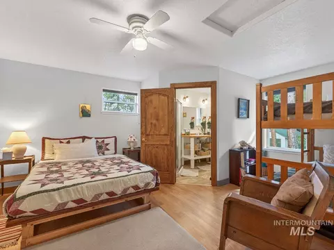 Bedroom - 10885 Callender Rd, Cascade, ID 83611 photo 4 of 4