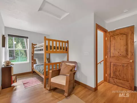 Bedroom - 10885 Callender Rd, Cascade, ID 83611 photo 3 of 4
