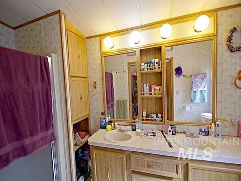 Bath - 1386 W 3rd St, Weiser, ID 83672 photo 2 of 2