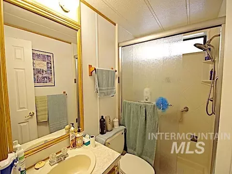 Bath - 1386 W 3rd St, Weiser, ID 83672 photo 1 of 2